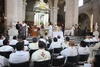 En esta misa se renovaron también los votos de los 189 sacerdotes de la diócesis quienes, vestidos de blanco, se comprometieron a fortalecer su espiritualidad.