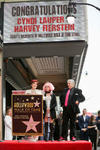 Lauper recibió este reconocimiento en una ceremonia conjunta en la que también fue homenajeado con una estrella Harvey Fierstein, coautor junto a la cantante del musical Kinky Boots.