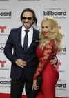 Marco Antonio Solís junto a su esposa Cristian Salas.