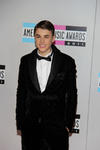 Al asistir a los AMAs en 2011, Justin Bieber lució un peinado muy recatado.