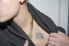 Justin Bieber ha presumido los diversos tatuajes que tiene en su cuerpo.