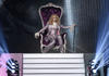 El momento más destacado de la velada llegó al final de la ceremonia, celebrada en el T-Mobile Arena de Las Vegas, Nevada, cuando Madonna salió al escenario sentada en un trono de terciopelo morado y brillantes, luciendo un traje de pantalón en color lila y portando un bastón, en clara referencia a la figura de Prince.