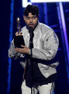 The Weeknd fue el gran triunfador de la noche al llevarse 7 galardones.