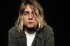 Kurt Cobain, líder de Nirvana, fue hallado muerto en su casa a los 27 años por un disparo de escopeta. Al lado de su cuerpo había una nota suicida.