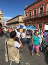 Las pancartas en torno al tema de maestros de Oaxaca estuvieron presentes a lo largo del recorrido.