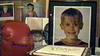 En el clóset secreto destaca una fotografía del actor Macaulay Culkin, cuando era niño. La imagen estaba firmada por el protagonista de Mi pobre angelito con el mensaje: "No me dejes solo en casa".