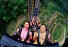 Durante la 'fuga' de Guzmán, aprovechó para divertirse en la montaña rusa.