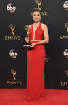 La sorpresa de la gala fue, tal vez, el Emmy a la Mejor Actriz Dramática para Tatiana Maslany por Orphan Black.