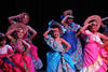 Bailarines folclóricos sorprendieron con un festín de cuadros típicos del país.