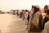La marea de gente comenzó a llegar desde anoche al aeropuerto internacional Hamid Karzai, en la capital afgana.