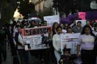 Familiares y amigos se congregaron para marchar exigiendo justicia a las autoridades por feminicidio de Lupita