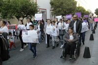 Familiares y amigos se congregaron para marchar exigiendo justicia a las autoridades por feminicidio de Lupita