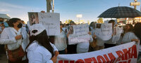 Familiares y amigos marcharon por las calles de Durango exigiendo justicia por las 18 muertes de meningitis registradas en Durango