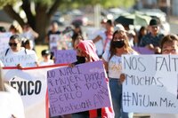 La tarde de este sábado, familiares y amigos de Alma Isabel Ontiveros Romero marcharon en la ciudad de Durango para exigir justicia por el feminicidio.