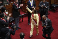 La abogada izquierdista Dina Boluarte juró este miércoles ante el pleno del Congreso como la primera presidenta de la historia de Perú.