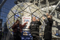 Times Square se prepara para las festividades de Fin de Año con la bola de cristal para 2023.