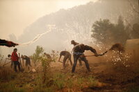 La grave ola de incendios ha causado ya la muerte a al menos 22 personas y ha destruido más de 45 mil hectáreas.