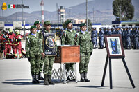 EUM20230216NAC04.JPG 
CIUDAD DE MÉXICO. Tribute/Homenaje-Perro rescatista-. 16 de febrero de 2023. Aspectos de la llegada de los restos del perro rescatista 'Proteo' del Ejército Nacional, binomio canino que murió en Turquía durante el cumplimiento de su deber. Foto: Agencia EL UNIVERSAL/Carlos Mejía/EELG