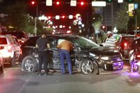 Esta noche se suscitó un fuerte accidente vial entre dos vehículos particulares en la ciudad de Durango; producto de la colisión se reportaron personas lesionadas.