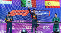 El piloto mexicano 'Checo' Pérez conquistó su primer Gran Premio del año, al llevarse la victoria en el circuito Jeddah Corniche de Arabia Saudita.