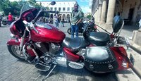 Durante hoy miércoles, muchos motociclistas estacionaron sus motocicletas en la plaza IV Centenario.