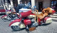 Durante hoy miércoles, muchos motociclistas estacionaron sus motocicletas en la plaza IV Centenario.