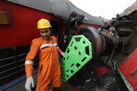 Las autoridades elevaron este sábado a 288 el número de muertos en el choque de tres trenes en el este de la India, el peor accidente ferroviario del siglo XXI en el gigante asiático y en el que también resultaron heridas casi 900 personas, de las que 56 se encuentran en estado grave.