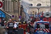 El balance por la explosión que esta tarde derribó parte de un edificio en el centro de París se sitúa ahora en 29 heridos, cuatro de ellos muy graves, y dos desaparecidos, según los últimos datos de la prefectura de policía.