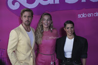 Con casi una hora de retraso, Margot Robbie, Ryan Gosling y America Ferrera llegaron a la alfombra rosa del estreno de 'Barbie', cinta que protagonizan y que llegará a las salas de cine el próximo 20 de julio.