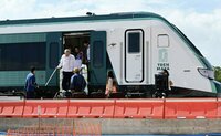 El pasado sábado, el presidente Andrés Manuel López Obrador presentó el primer vagón del Tren Maya en llegar a Cancún, Quintana Roo. Junto a la gobernadora Mara Lezama, difundieron las primeras imágenes del convoy que pertenecería a la línea 'Xiinbal'.