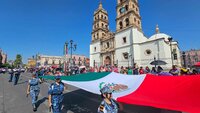 El desfile es en conmemoración del aniversario del inicio de la lucha por la Independencia de México.