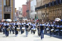 El desfile es en conmemoración del aniversario del inicio de la lucha por la Independencia de México.