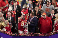 Mahomes se coronó con el tercer Super Bowl de su carrera y prolongó la dinastía de los Chiefs, que lucen ahora cuatro trofeos Vince Lombardi en sus vitrinas.