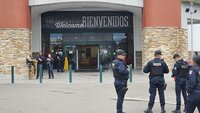 Al instante se activaron los protocolos de emergencia de la tienda para realizar la evacuación ordenada de clientes y personal.