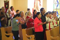 Decenas de duranguenses se reúnen en templo de San Judas Tadeo para agradecerle y venerarlo.