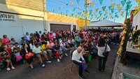 Y San Judas lo volvió a hacer. En la calle Ramírez ocurrió el milagro de la multiplicación de la comida. Esperaban a 700 personas para el Rosario y la Reliquia, pero llegó mucha, mucha más gente de lo planeado.