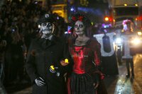 La avenida 20 de Noviembre se transformó en un vibrante escenario lleno de vida, color y tradición con la celebración del Día de Muertos