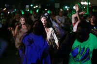 La avenida 20 de Noviembre se transformó en un vibrante escenario lleno de vida, color y tradición con la celebración del Día de Muertos