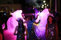 Cientos de duranguenses se reunieron en el Centro de la ciudad para apreciar el desfile navideño.