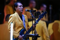 Duranguenses bailan al ritmo de Los Ángeles Azules.