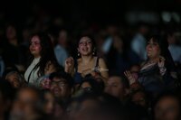 Duranguenses bailan al ritmo de Los Ángeles Azules.