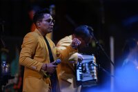 Duranguenses bailan al ritmo de Los Ángeles Azules.