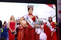 La acompañarán Alexandra Reyes y Korayma Díaz, ambas de Poanas, como princesa real y princesa, en los eventos conmemorativos del 462 aniversario de la fundación de la ciudad de Durango.