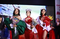 La acompañarán Alexandra Reyes y Korayma Díaz, ambas de Poanas, como princesa real y princesa, en los eventos conmemorativos del 462 aniversario de la fundación de la ciudad de Durango.