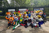 Mascotas de la LMB visitaron fotogalería con motivo del Centenario del circuito veraniego