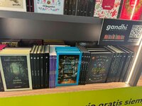 El espacio que ocupa la librería ya despierta la atención de lectores y curiosos que pasan por el centro comercial.