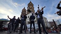 Durango se vistió de fiesta con el tradicional desfile de la XXI edición del Festival del Mariachi, su Charrería y Danza, que recorrió la avenida 20 de Noviembre y llenó de música, color y alegría el corazón de la ciudad.