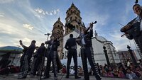 Durango se vistió de fiesta con el tradicional desfile de la XXI edición del Festival del Mariachi, su Charrería y Danza, que recorrió la avenida 20 de Noviembre y llenó de música, color y alegría el corazón de la ciudad.