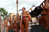 Durango se vistió de fiesta con el tradicional desfile de la XXI edición del Festival del Mariachi, su Charrería y Danza, que recorrió la avenida 20 de Noviembre y llenó de música, color y alegría el corazón de la ciudad.