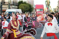 Durango se vistió de fiesta con el tradicional desfile de la XXI edición del Festival del Mariachi, su Charrería y Danza, que recorrió la avenida 20 de Noviembre y llenó de música, color y alegría el corazón de la ciudad.